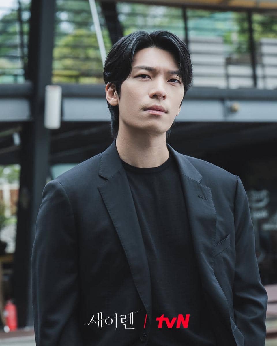 Still cut Siren's Kiss