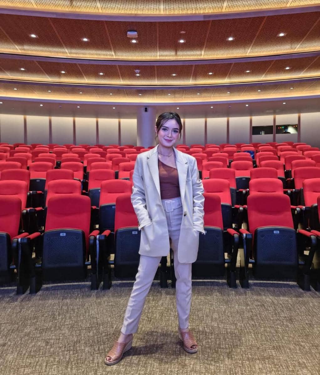 ide office look ala Claudia Andhara 