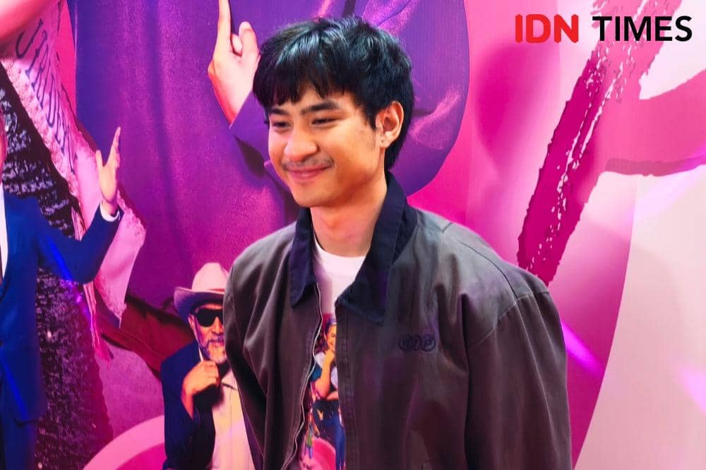 Potret Devano di press conference film Check Out Sekarang, Pay Later di Jakarta, Kamis (29/1/2026)