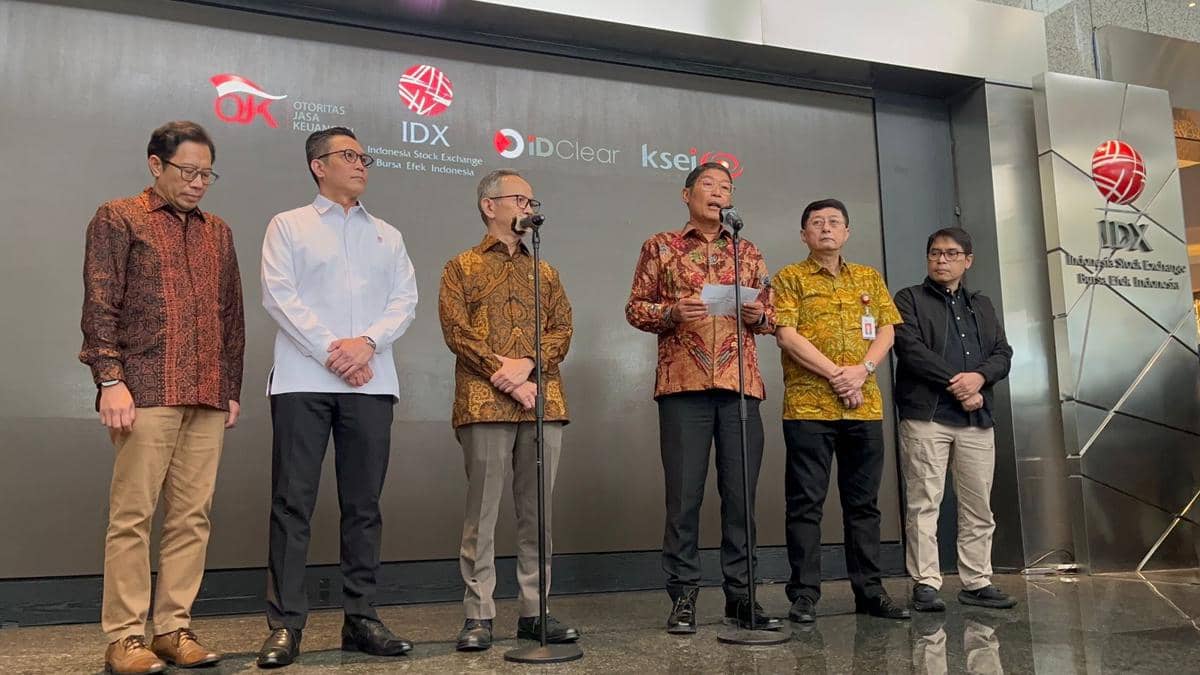 Konferensi pers OJK terkait mundurnya Dirut BEI Iman Rachman