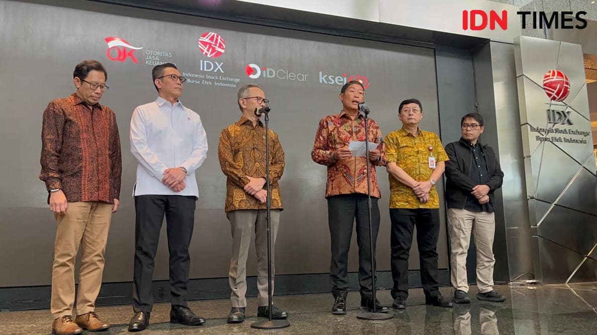 Konferensi pers OJK terkait mundurnya Dirut BEI Iman Rachman