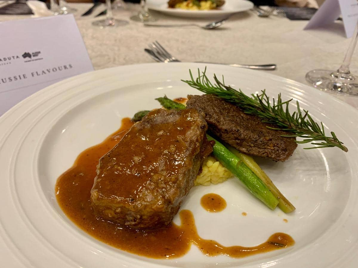 Steak daging sapi premium Australia di Kitchen Asia Aryaduta Medan (dok.MLA Indonesia)