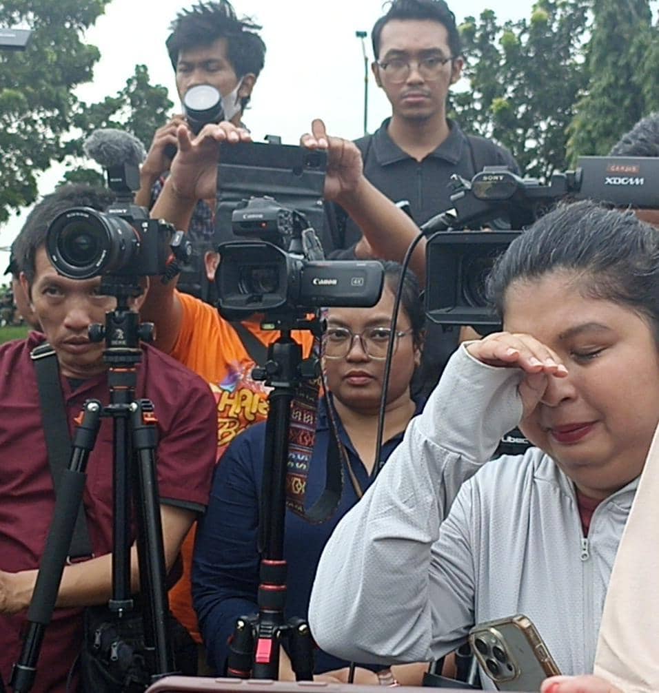 Warga Kompleks Jakarta Garden City (JGC) Nadine di sela perempuan Taman Kelinci di Rorotan, Jakut