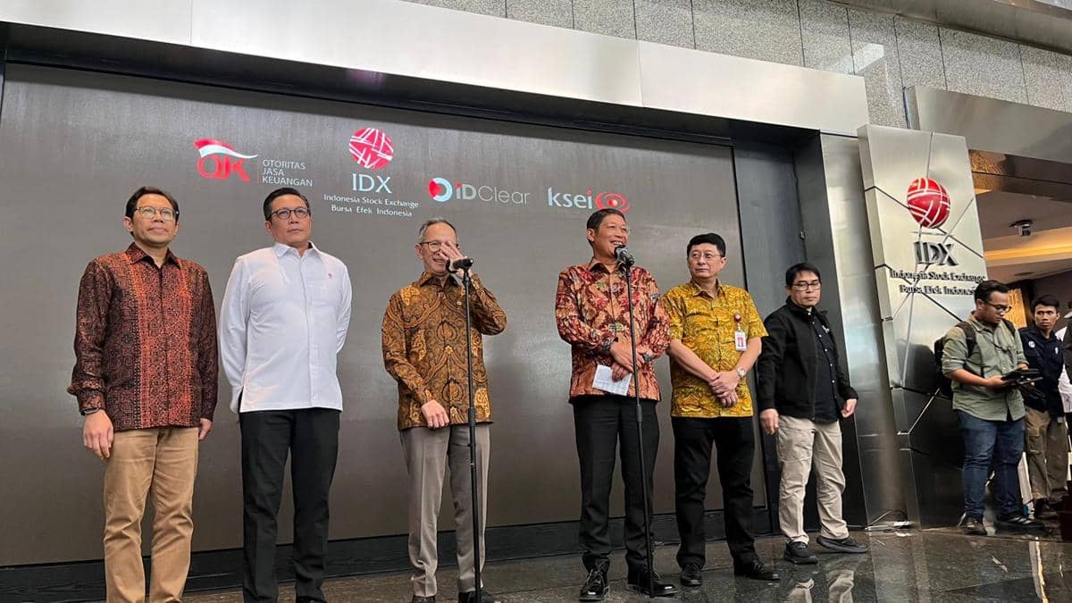Konferensi pers OJK terkait mundurnya Dirut BEI Iman Rachman