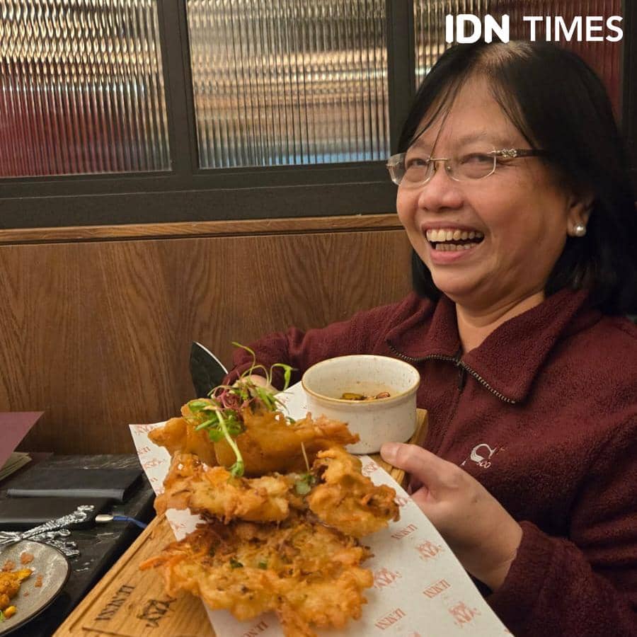 Potret Pemimpin Redaksi IDN Times, Uni Lubis menyantap sajian di Le Nusa London 