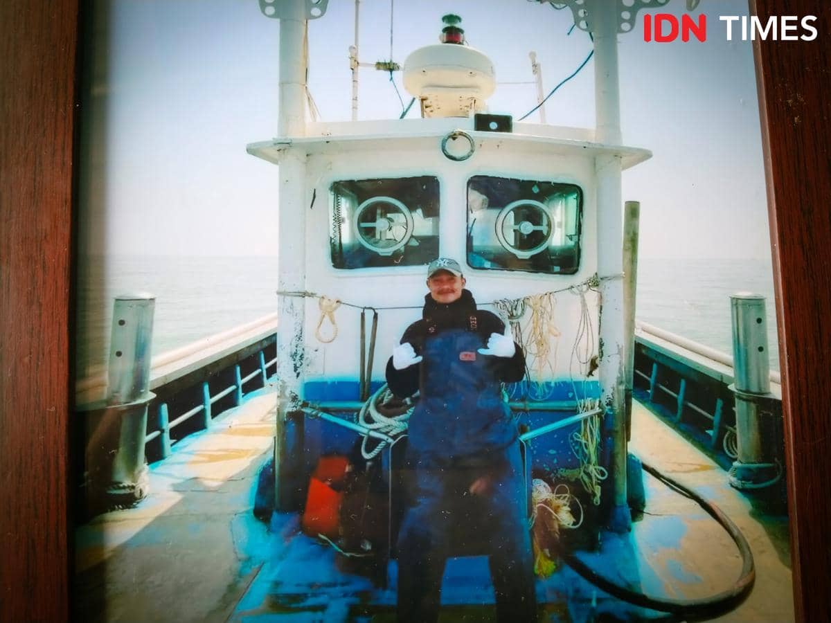 Tangis Orangtua Terima Koper PMI yang Tewas di Korea, HP Tak Ditemukan