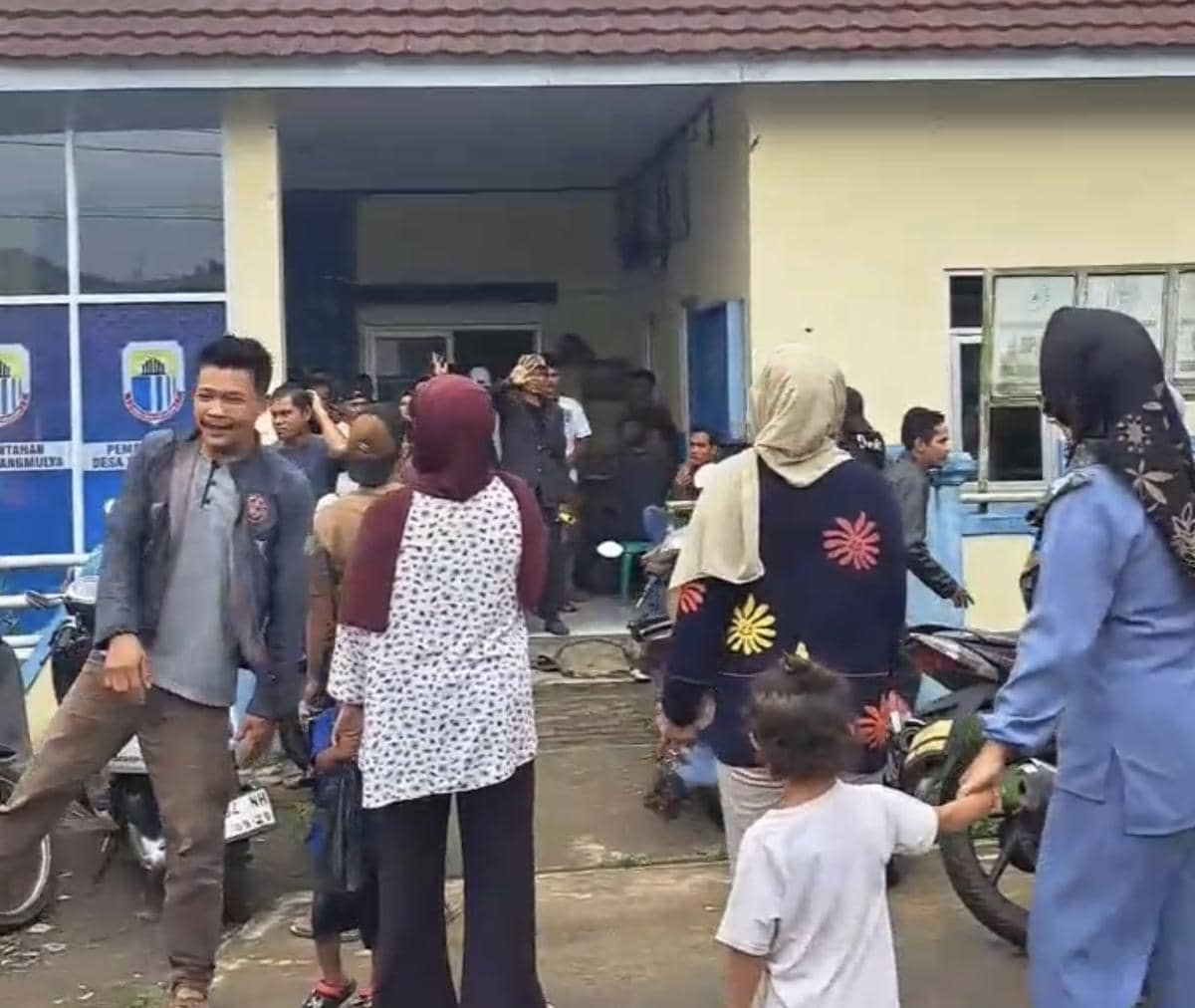 Warga Sindangmulya Lebak Resah Bau Limbah Ayam, Kepala Desa Digeruduk