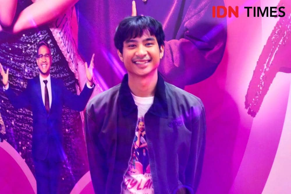 Potret Devano di press conference film Check Out Sekarang, Pay Later di Jakarta, Kamis (29/1/2026)