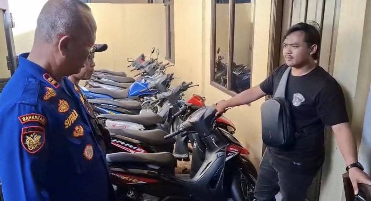 Oknum Kades di Sintang diduga hendak mencuri sepeda motor.