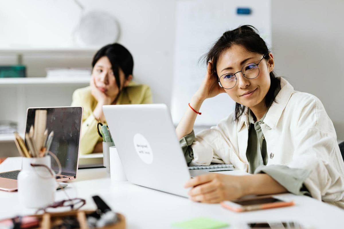 Memendam kekesalan pada rekan kerja