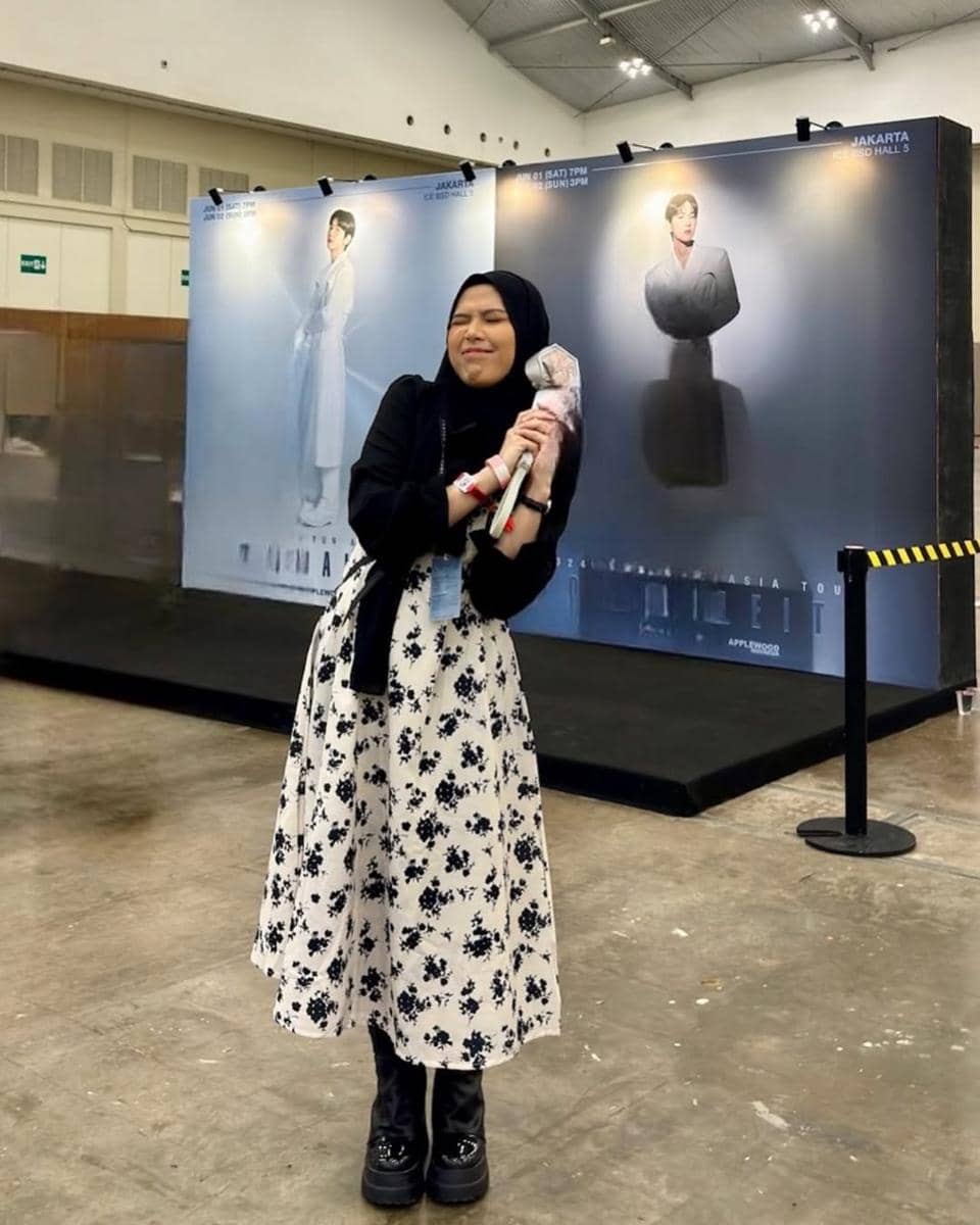 OOTD hijab chic untuk nonton konser indie