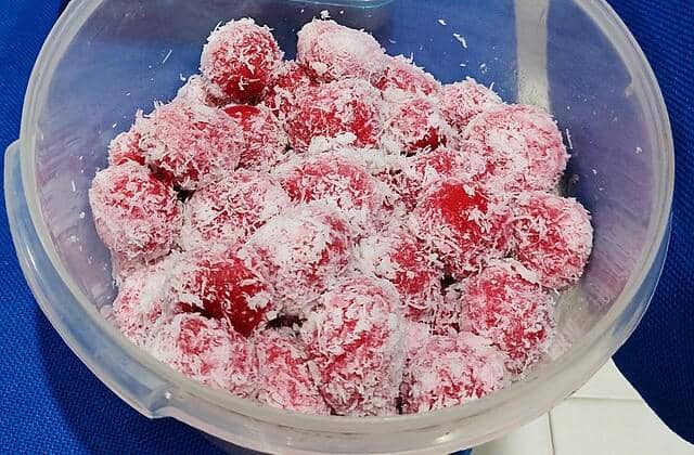 ilustrasi klepon merah