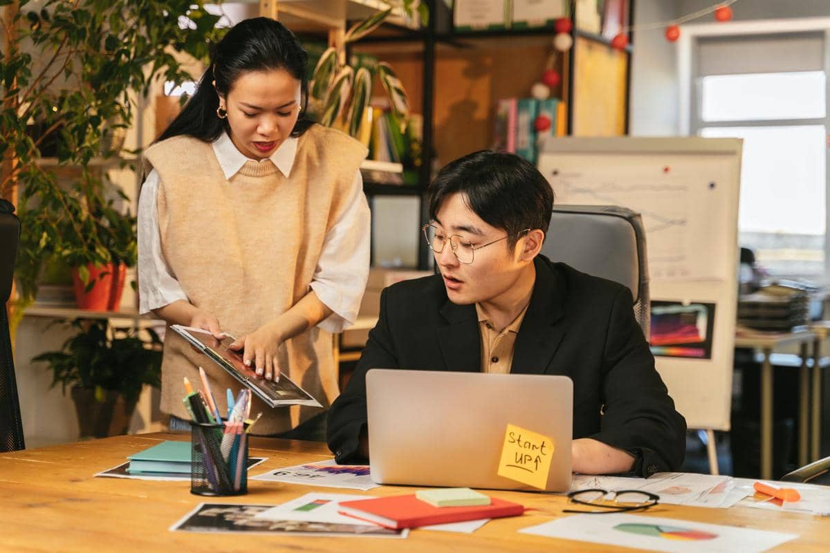 Teman kantor meminta bantuan