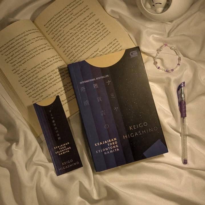 Tampilan buku Keajaiban Toko Kelontong Namiya.