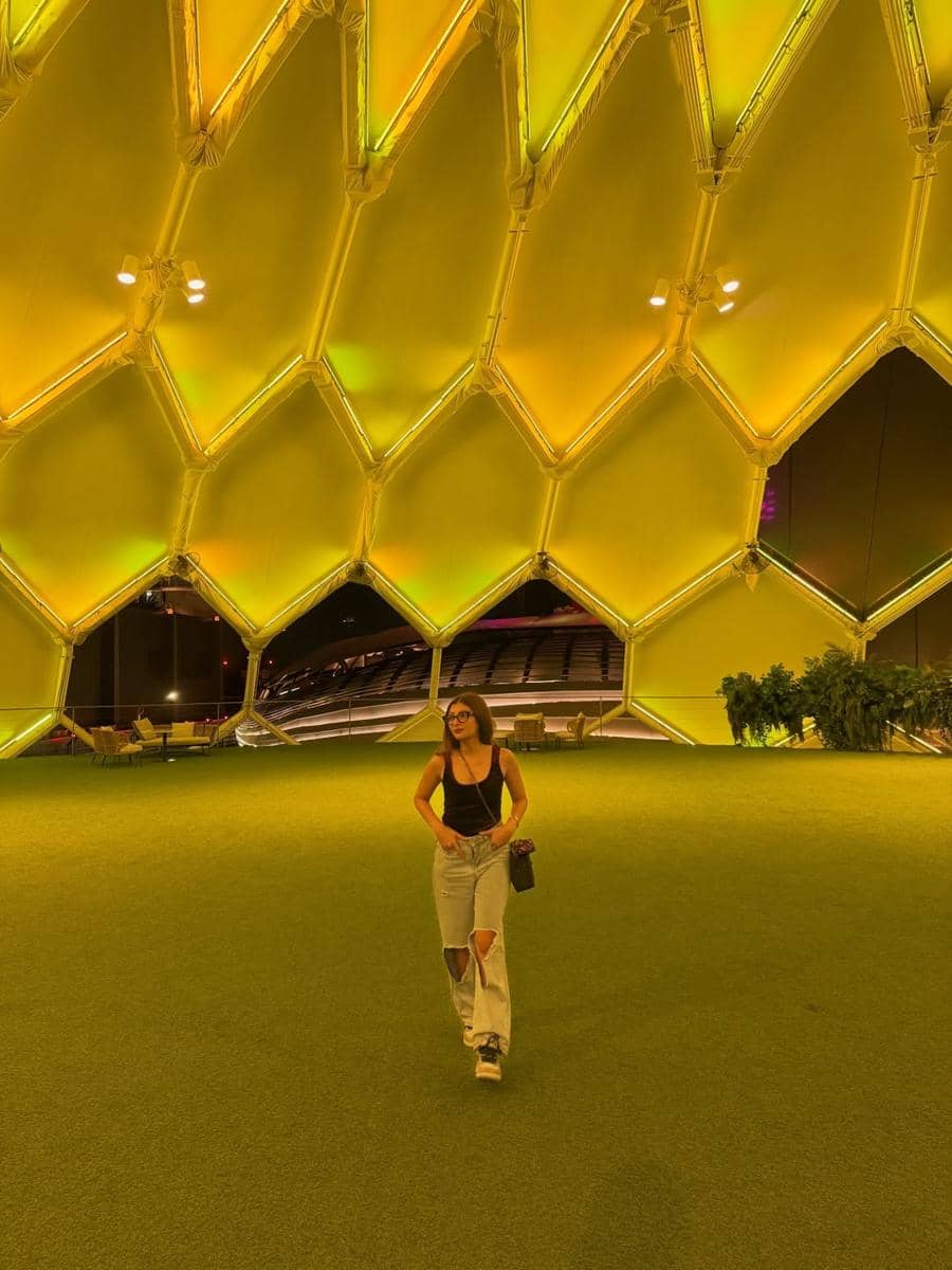 Sarah Keihl dan suami liburan ke Thailand.