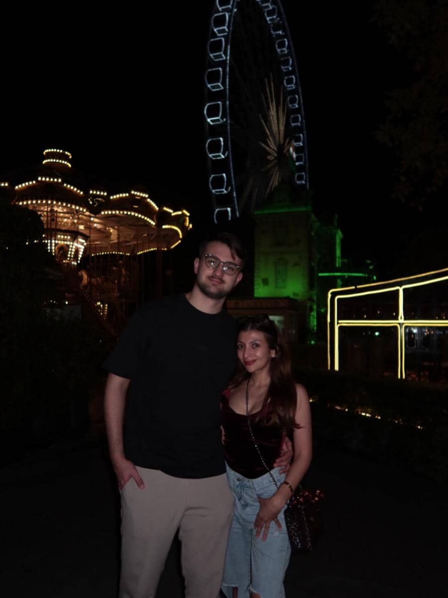 Sarah Keihl dan suami liburan ke Thailand.