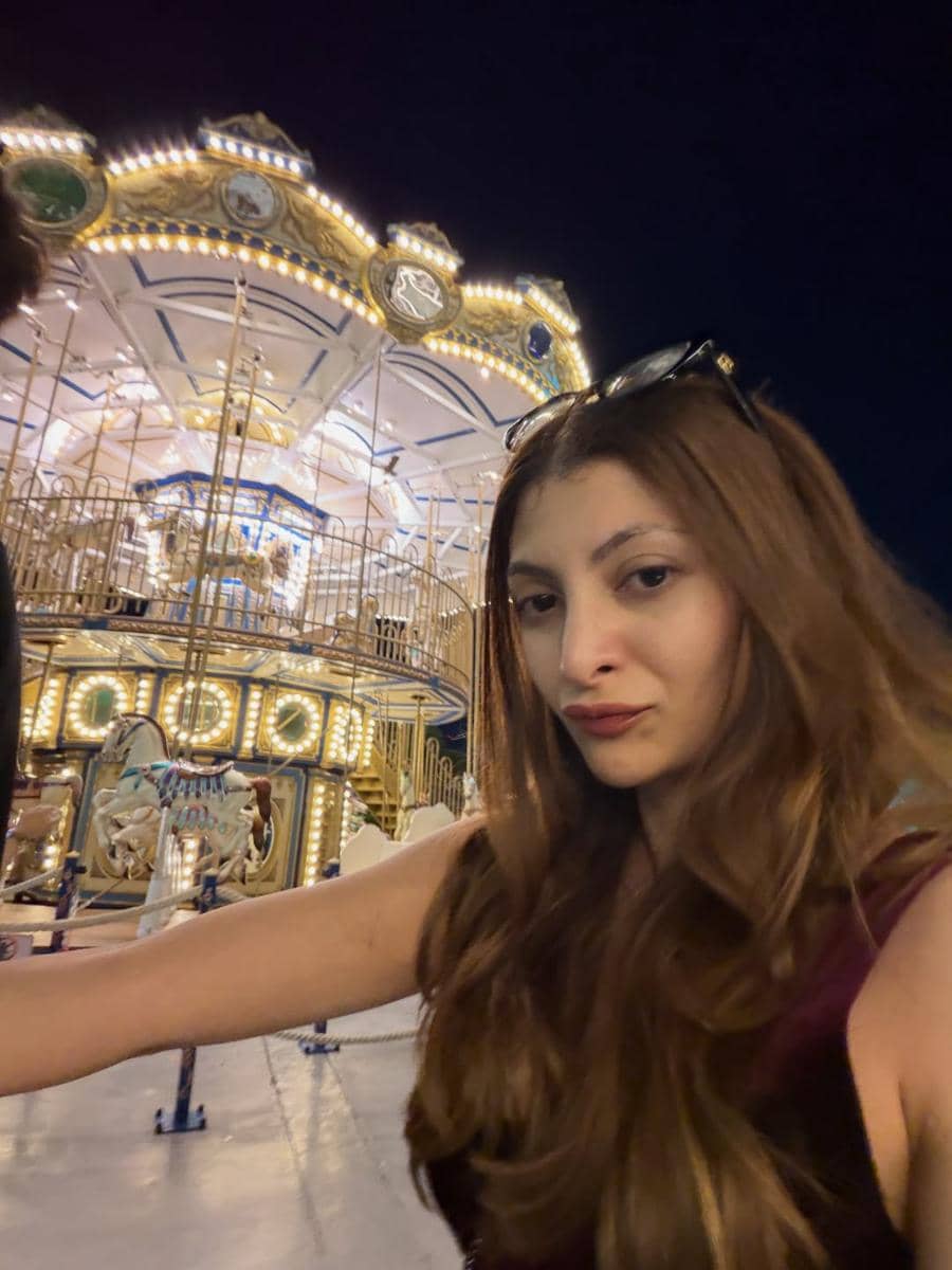 Sarah Keihl dan suami liburan ke Thailand.