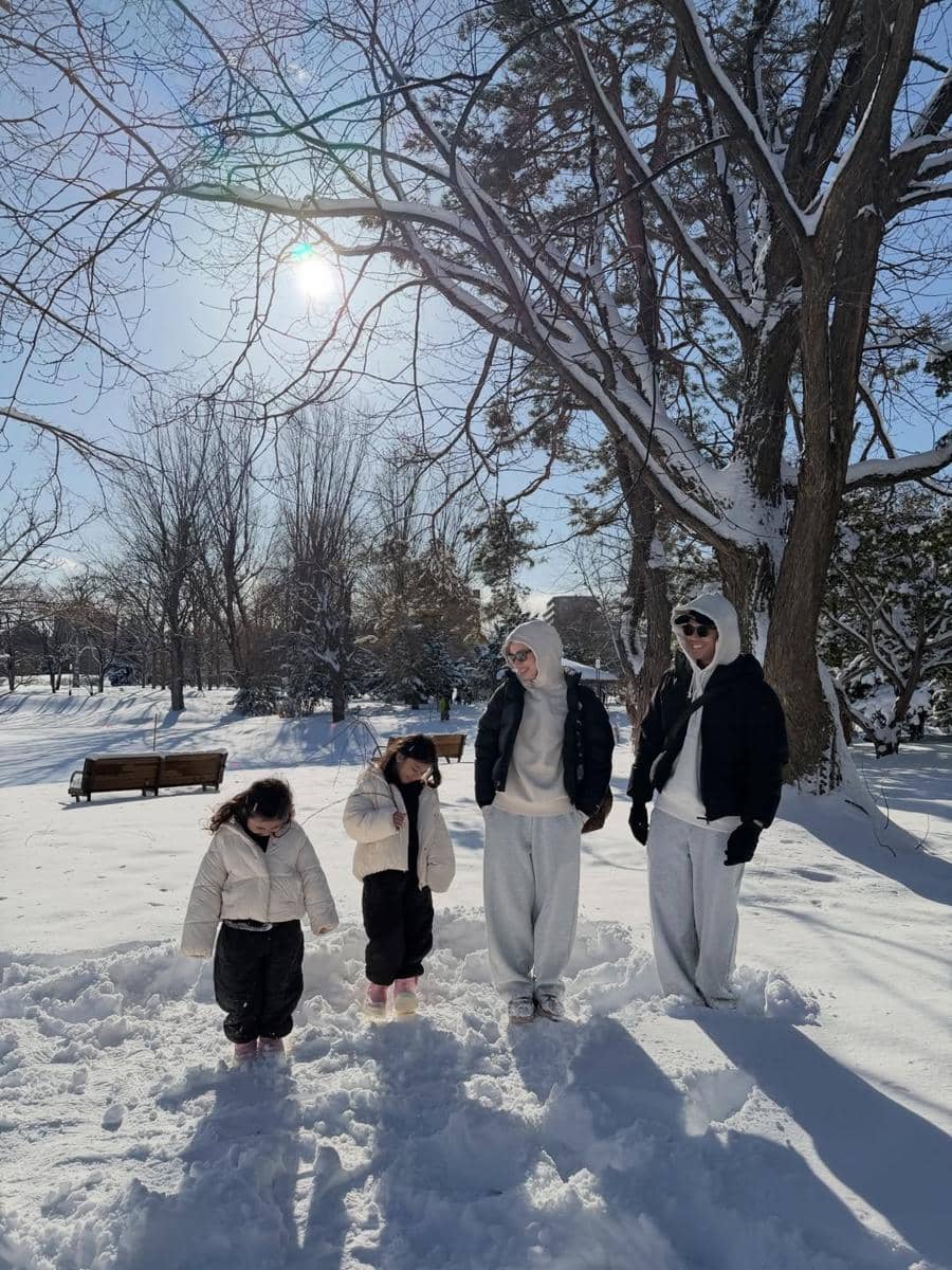 Foto keluarga Dwi Handayani di Nakajima Park saat winter