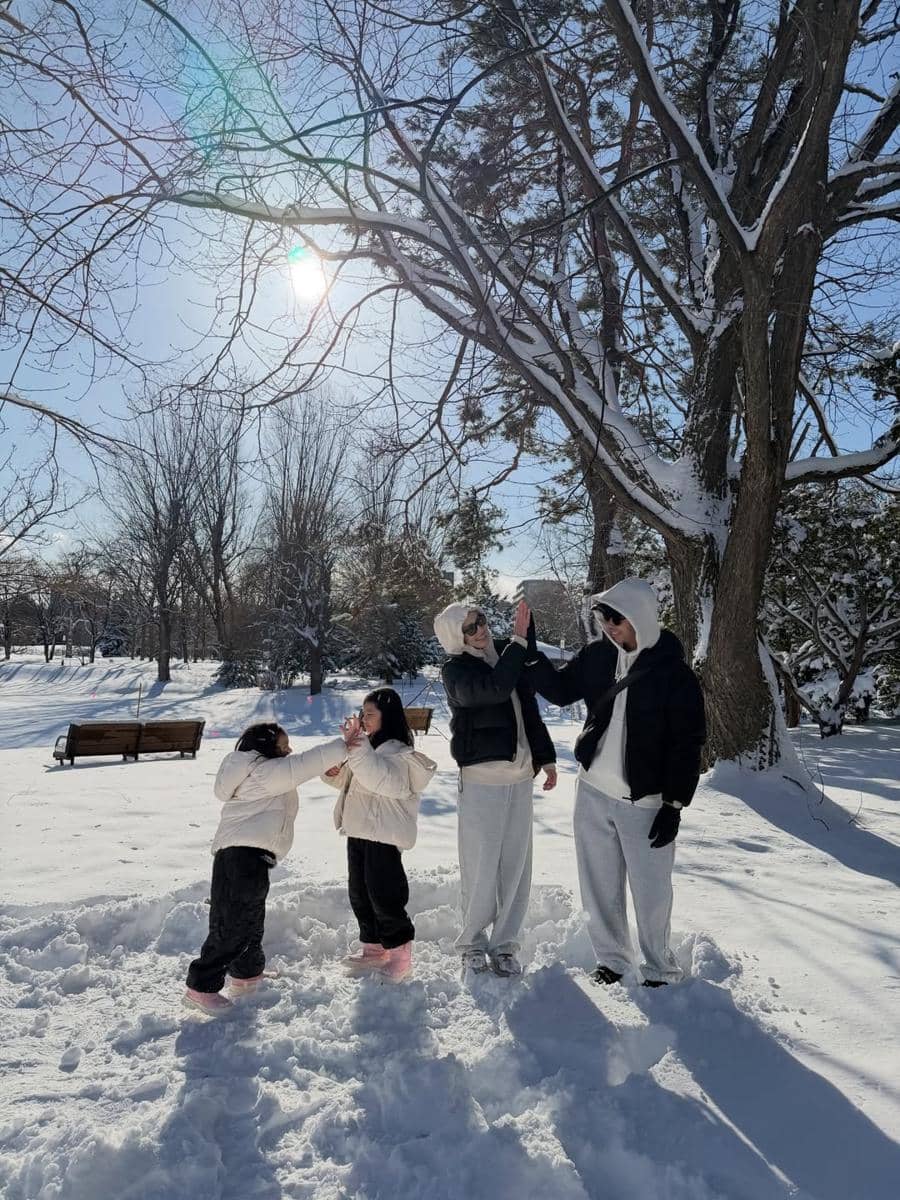 Foto keluarga Dwi Handayani di Nakajima Park saat winter