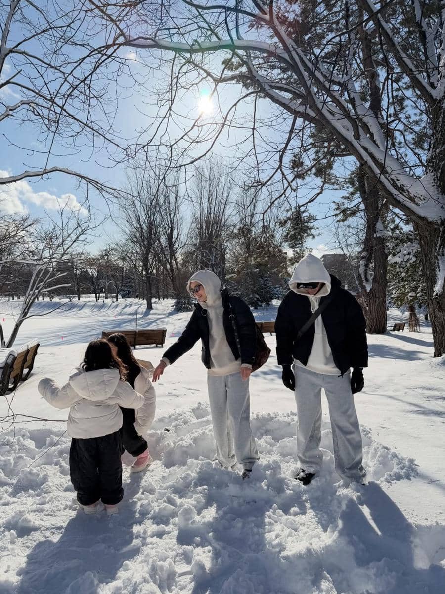 Foto keluarga Dwi Handayani di Nakajima Park saat winter