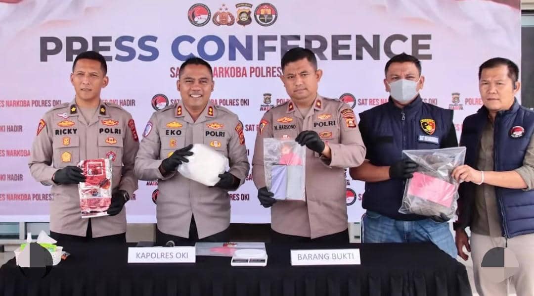 Polres OKI saat melakukan press release terkait penangkapan pengedar narkoba. (Dok. Polres OKI)