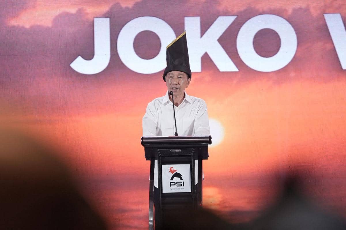 Presiden ke-7 Republik Indonesia Joko Widodo saat memberikan pidato arahan pada Rakernas Partai Solidaritas Indonesia (PSI) di Makassar, Sulawesi Selatan, Sabtu (31/1/2026). (Dok. IDN Times)