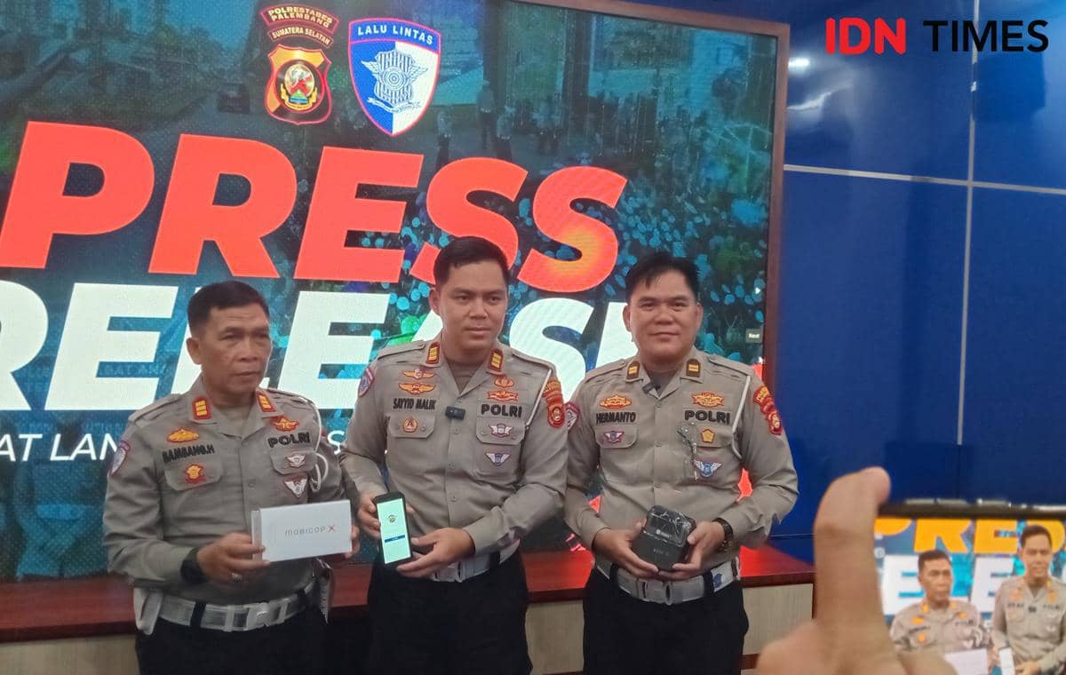 Pemberitahuan polisi terkait penerapan tilang ETLE Hand Held yang berlaku mulai 2 Februari mendatang (IDN Times/Rangga Erfizal)