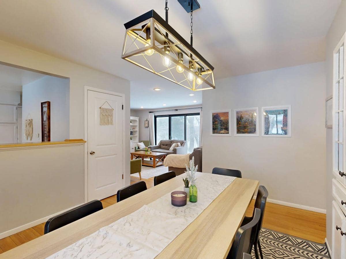 ilustrasi ruangan classy dan hangat 