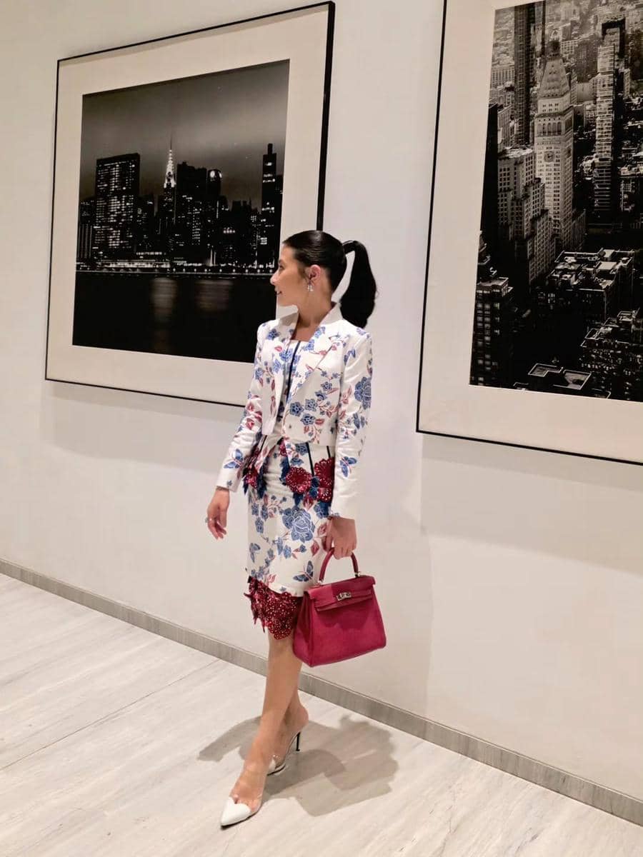 gaya feminin minimalis ala Prilly Latuconsina