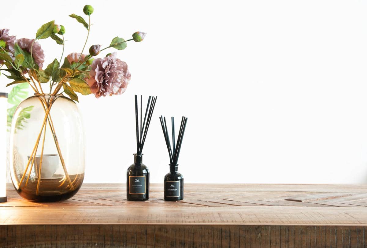 ilustrasi reed diffuser