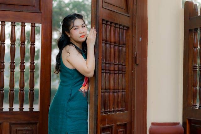 ilustrasi membuka pintu 