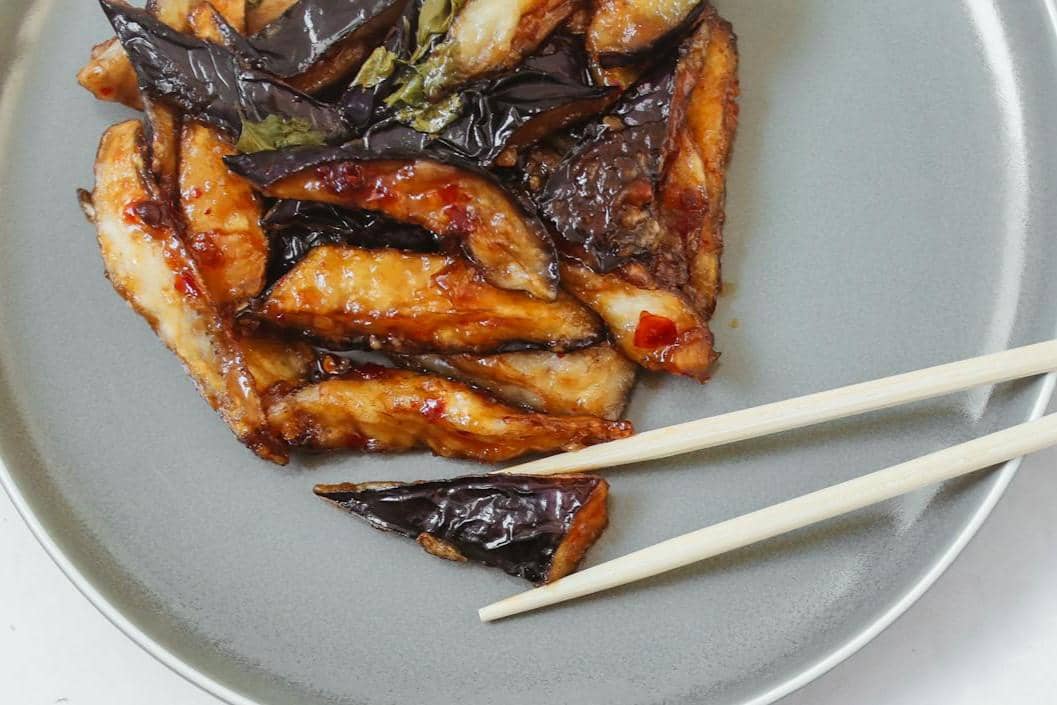 ilustrasi terong goreng sambal serai 