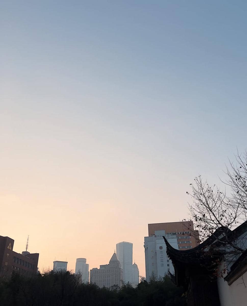 Angela Gilsha saat jalan-jalan di Nanjing