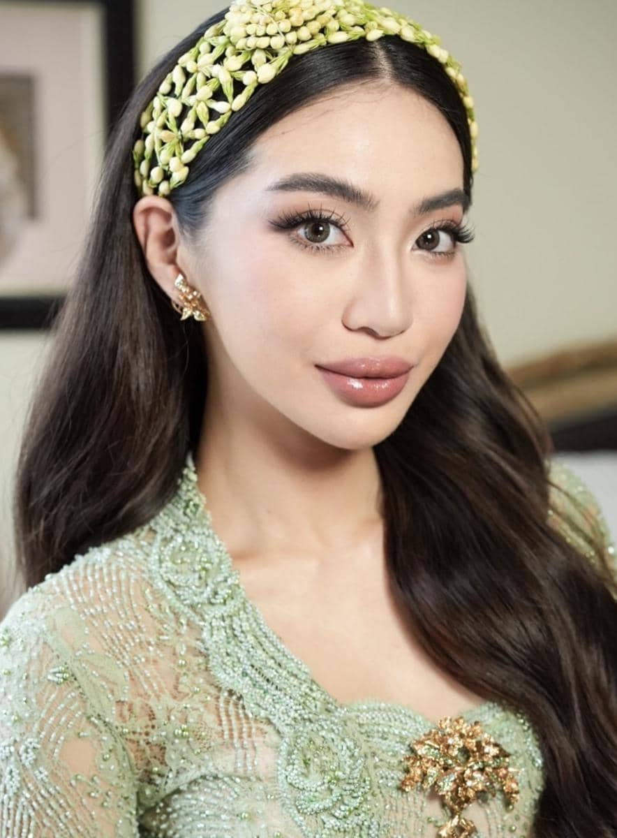 Gaya Angie Prijanto saat pengajian pranikah dan siraman (instagram.com/sela.makeuphairdo)