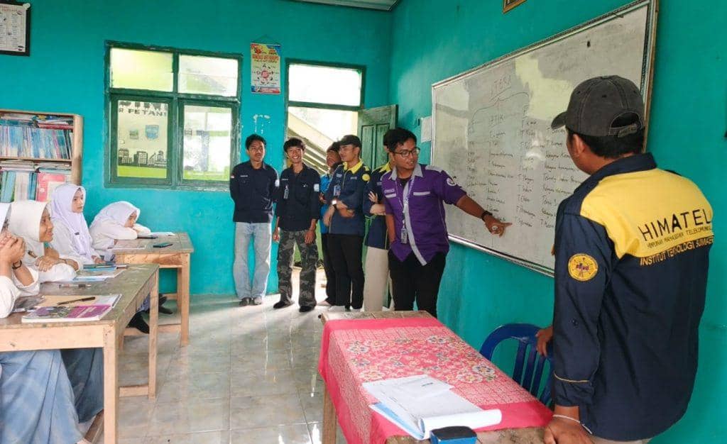 Mahasiswa KKN Tematik Kelompok 19 Itera menghadirkan inovasi pertanian berbasis Internet of Things (IoT) sekaligus edukasi pendidikan tinggi di Desa Tanjung Agung, Kabupaten Lampung Selatan
