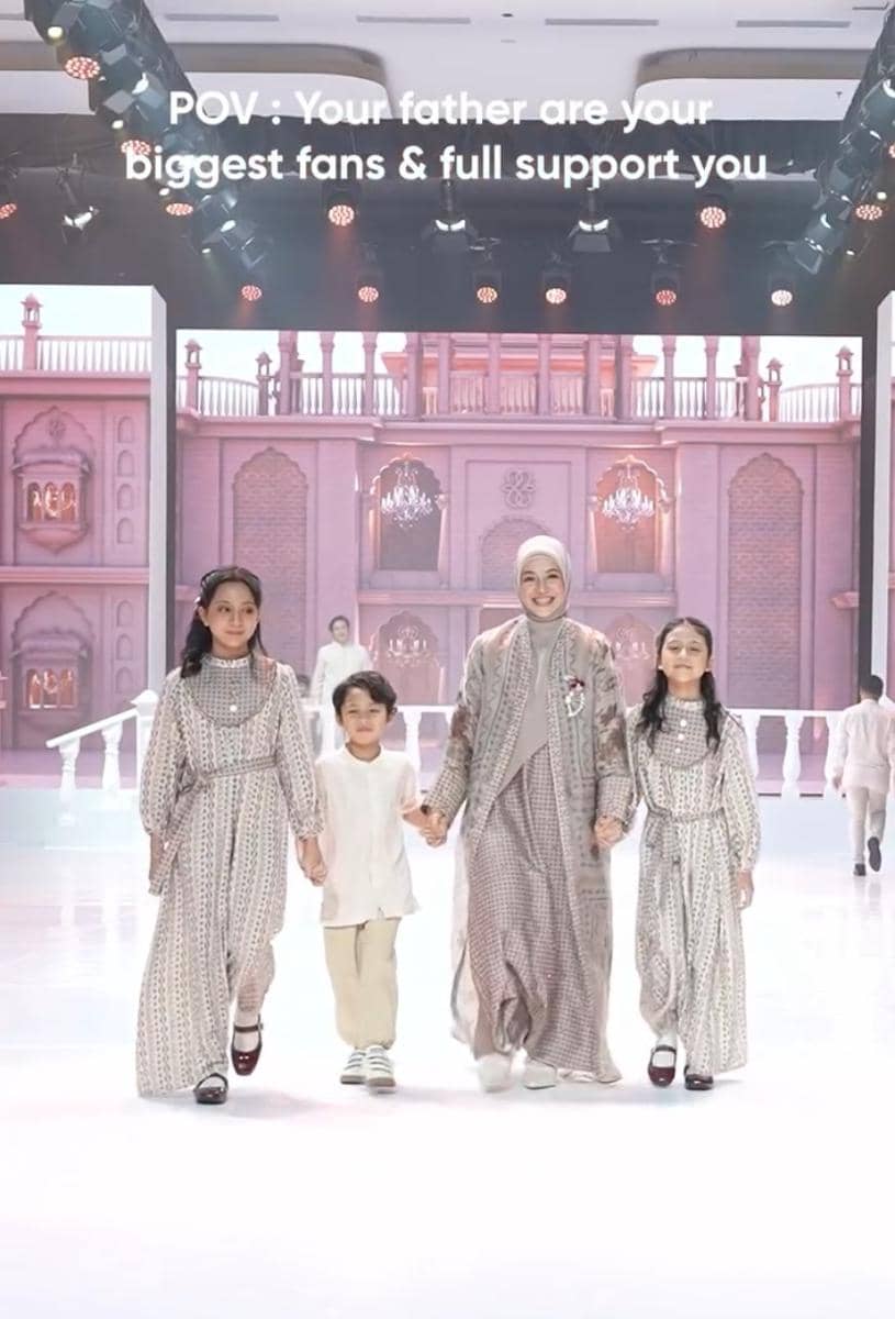potret Desta dukung Natasha Rizky dan anak-anaknya fashion show 
