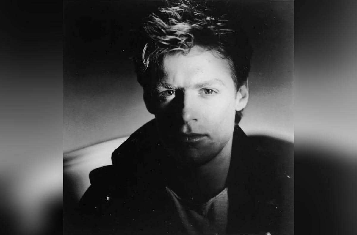 Bryan Adams dalam foto promosi tahun 1984 untuk albumnya Reckless.