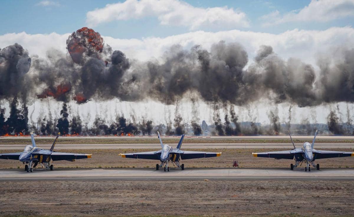 Bandara militer dibom.