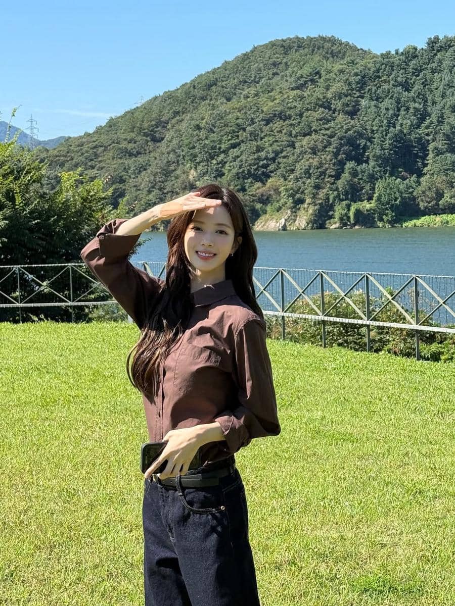 inspirasi outfit ala Roh Jeong Eui