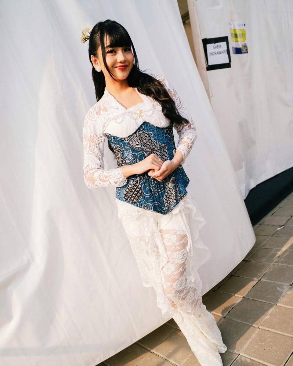 ide style etnik ala Ghea Indrawari 