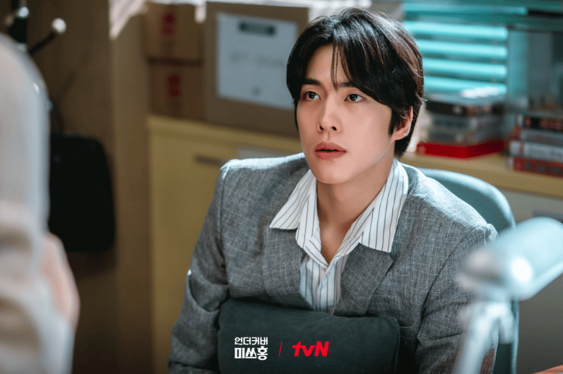 Cho Han Gyeol di drama Undercover Miss Hong