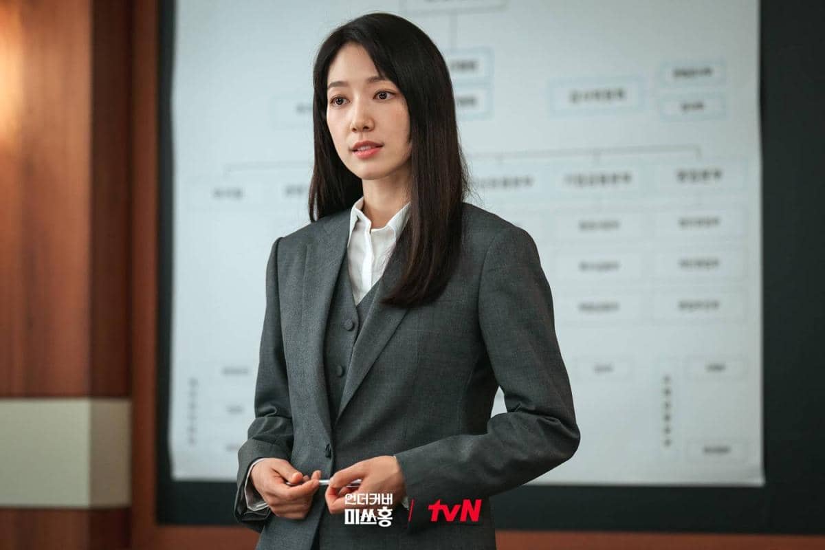 Cuplikan drama Korea Undercover Miss Hong 