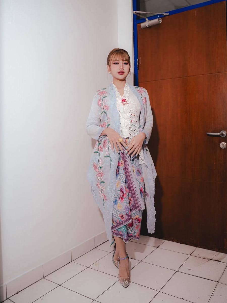 ide style etnik ala Ghea Indrawari 