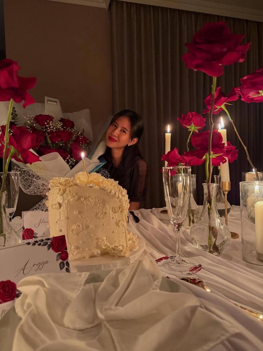 Ulang tahun Shenina Cinnamon ke-27.