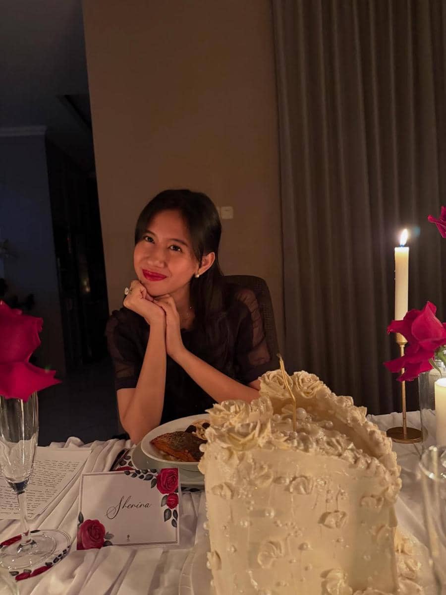 Ulang tahun Shenina Cinnamon ke-27.