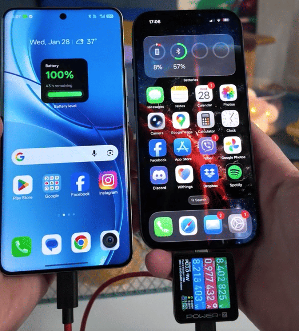 realme P4 Power 5G (kiri) dalam kondisi fully charged dan baterai iPhone 17 Pro tersisa 8 persen