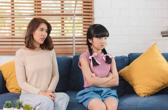 ilustrasi ibu duduk dengan anaknya