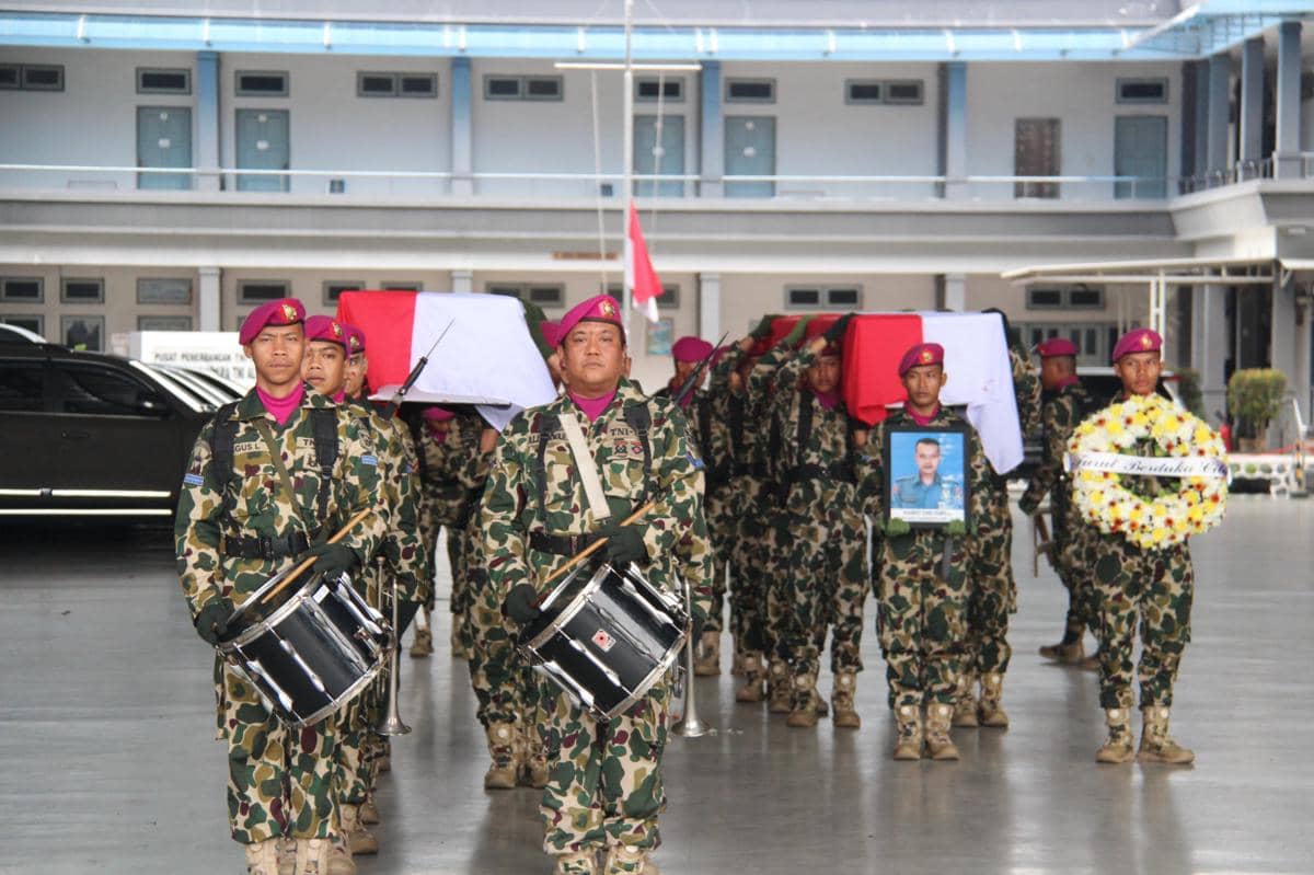 Pangkormar Kembali Pimpin Pelepasan Jenazah TNI AL Korban Longsor Cisarua