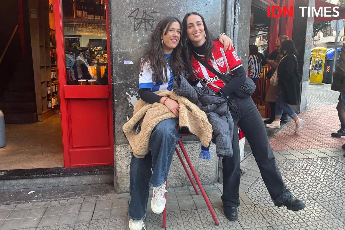 Penggemar Real Sociedad dan Athletic Club Bilbao jelang Derby Basque 