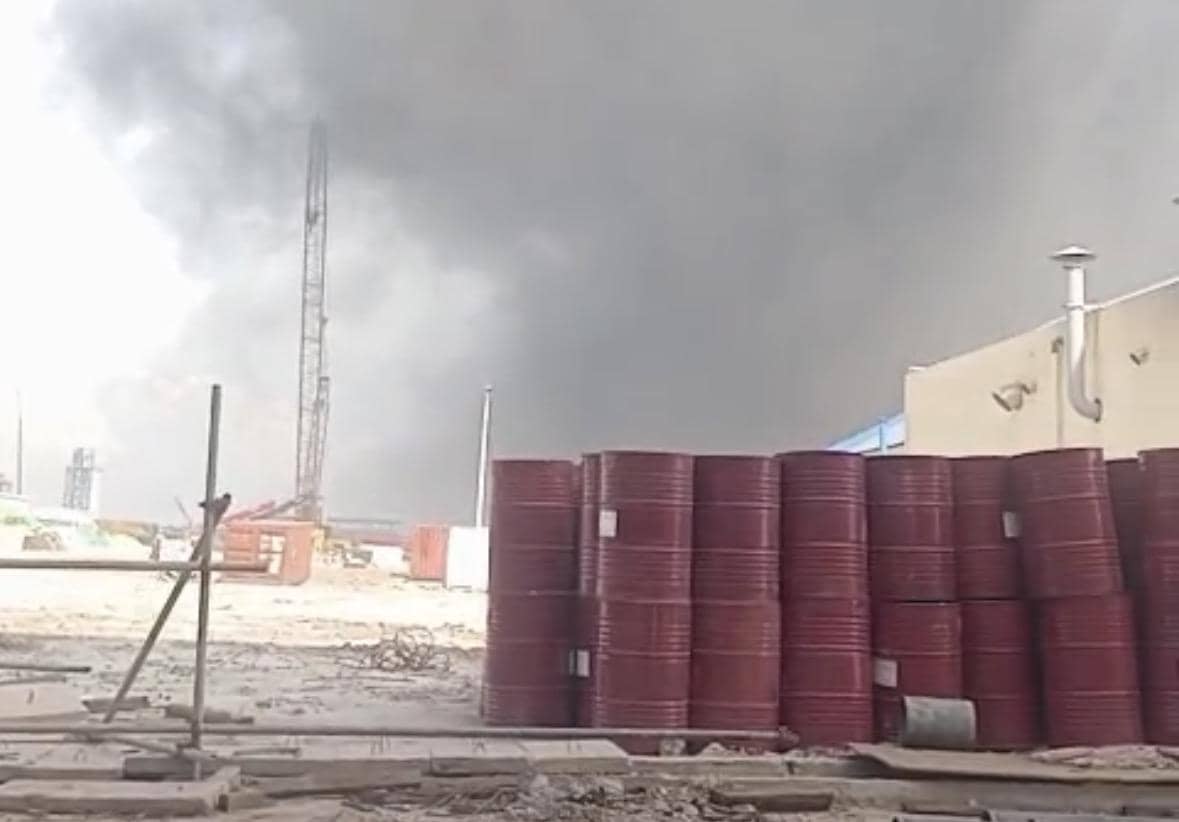 Kepulan asap selimuti smelter bauksit Ketapang.